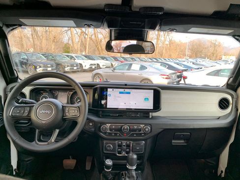 Used 2025 Jeep Wrangler Sport S image 32