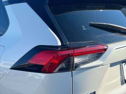 Certified 2022 Toyota RAV4 XLE Premium AWD/4WD image 10