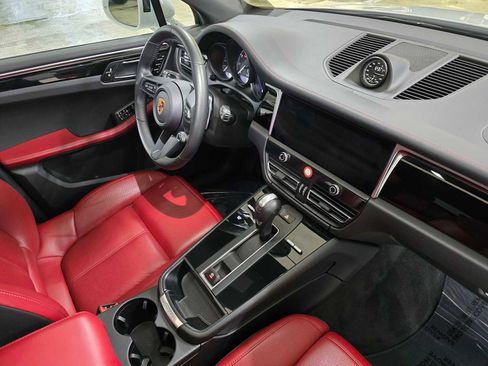 Used 2024 Porsche Macan image 10