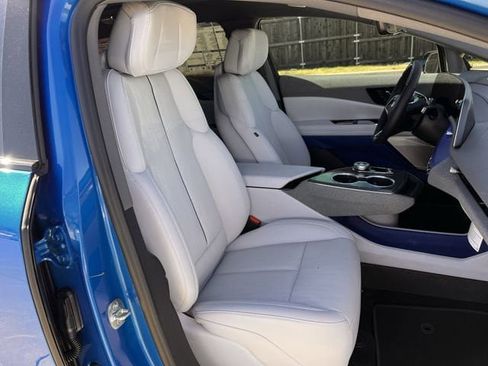 New 2026 Cadillac Optiq Luxury 2 image 22