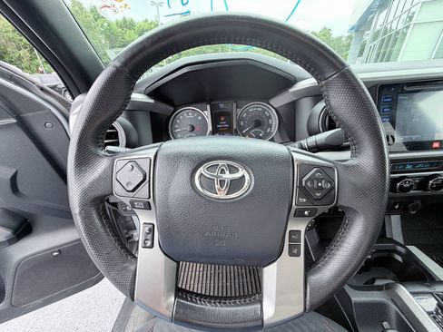 Used 2018 Toyota Tacoma Limited AWD/4WD image 11