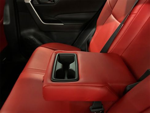 Used 2021 Toyota RAV4 LE image 18