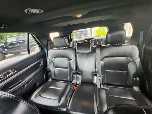 Used 2019 Ford Explorer XLT w/ Equipment Group 202A AWD/4WD image 20