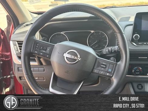 Used 2025 Nissan Rogue SV AWD/4WD image 14
