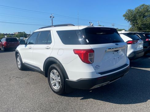 Used 2021 Ford Explorer XLT w/ Equipment Group 202A image 6