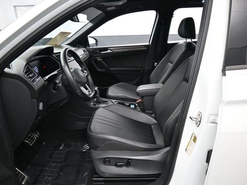 Used 2022 Volkswagen Tiguan SE R-Line image 11
