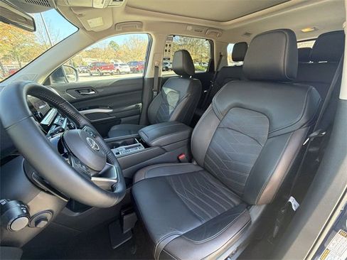 Used 2024 Nissan Pathfinder Platinum w/ Cargo Package image 11