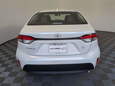 Used 2026 Toyota Corolla LE image 6