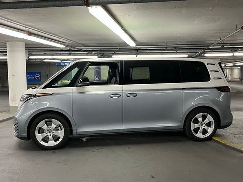 New 2025 Volkswagen ID. Buzz Pro S Plus image 33