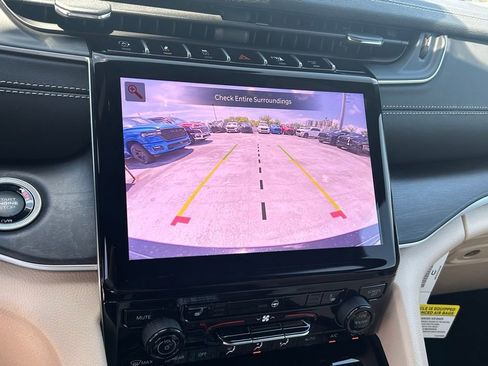 New 2025 Jeep Grand Cherokee Limited image 14