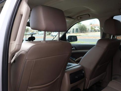Used 2017 Chevrolet Suburban LT image 25