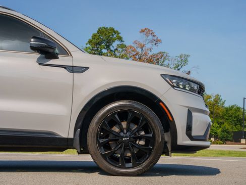 Used 2022 Kia Sorento SX FWD image 9