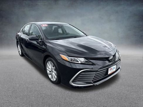 Used 2023 Toyota Camry LE FWD image 8