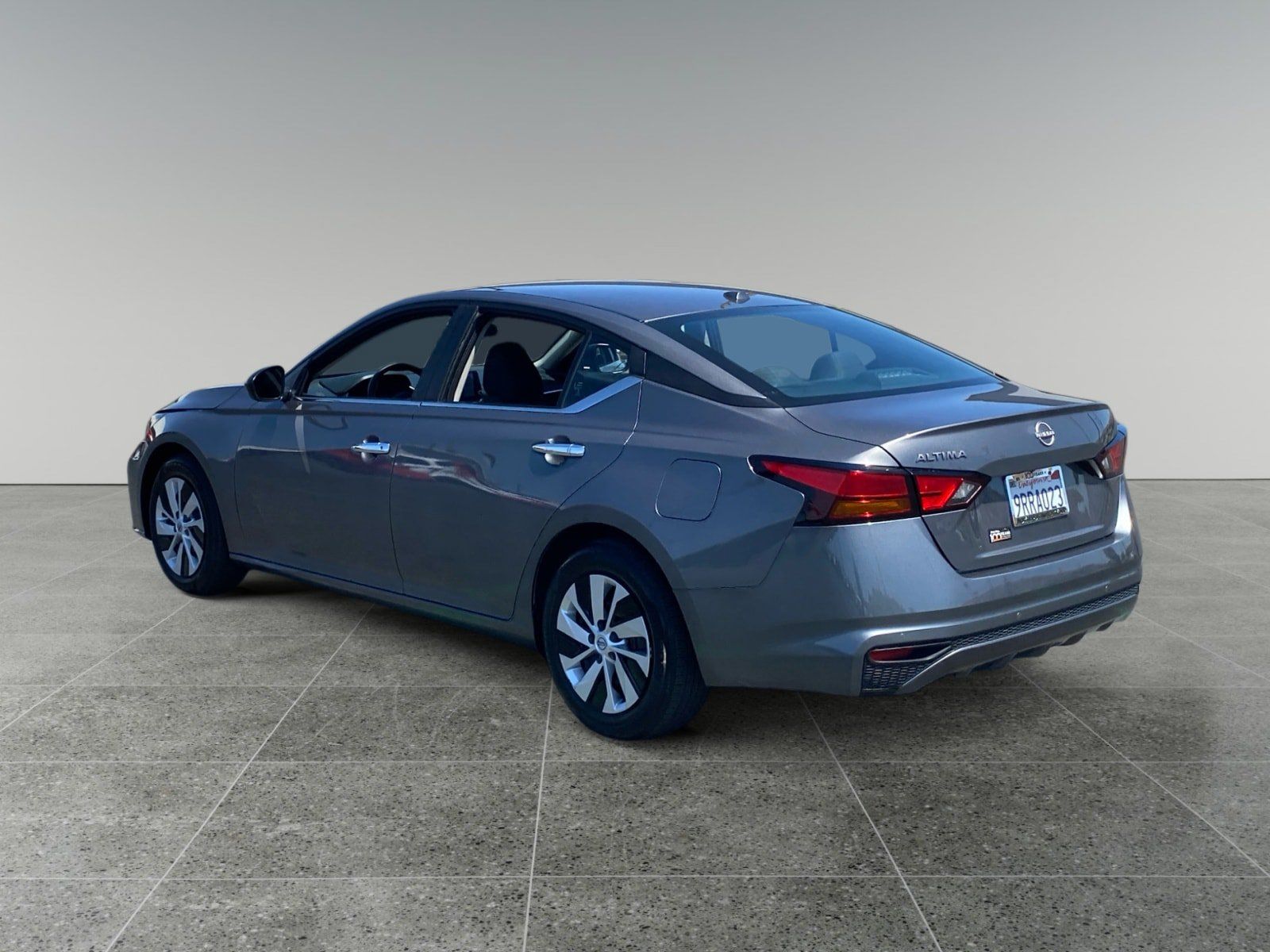 Used 2025 Nissan Altima 2.5 S FWD image 3