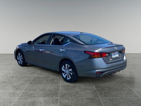 Used 2025 Nissan Altima 2.5 S FWD image 3