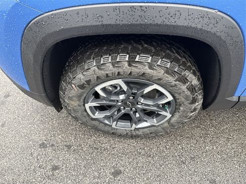 New 2025 Chevrolet Equinox ACTIV w/ Safety and Technology Package image 12