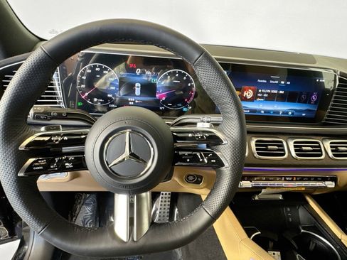 New 2026 Mercedes-Benz GLS 580 4MATIC image 11