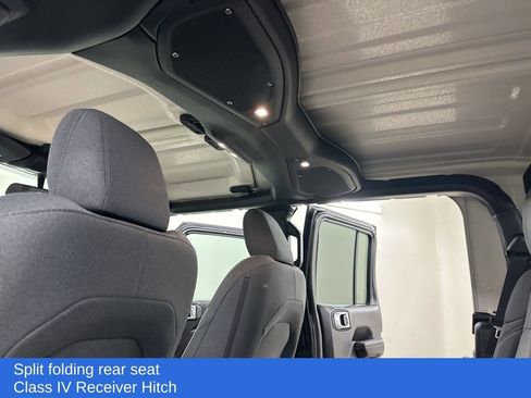 Used 2025 Jeep Gladiator Sport image 28