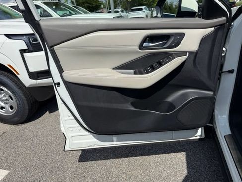 Certified 2023 Nissan Rogue SL w/ SL Premium Package AWD/4WD image 16