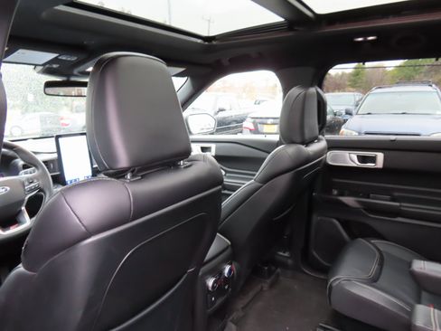 Used 2020 Ford Explorer ST w/ ST Street Pack image 31