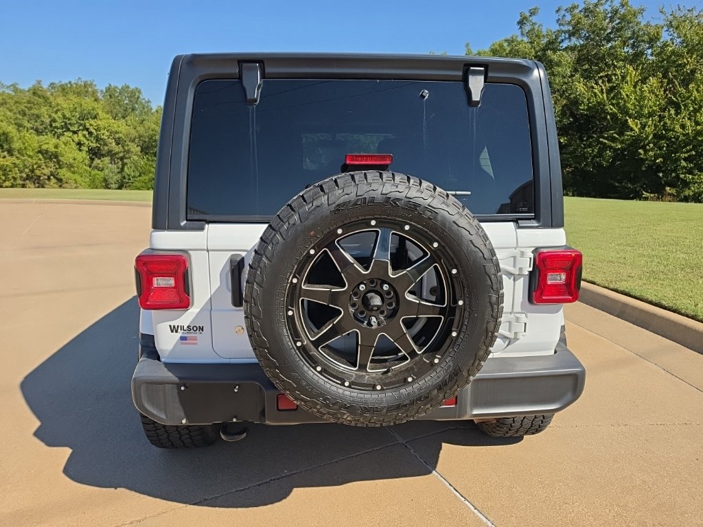 Used 2018 Jeep Wrangler Unlimited Sahara AWD/4WD image 10