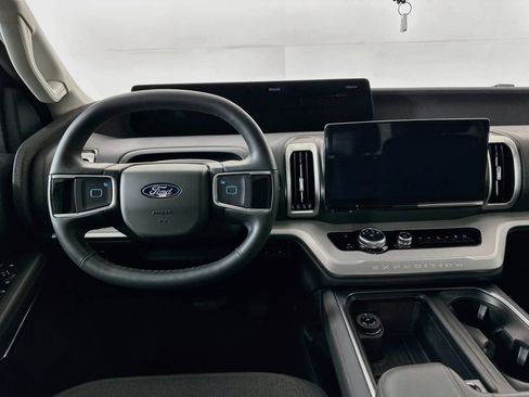 Used 2025 Ford Expedition Max Active RWD image 22