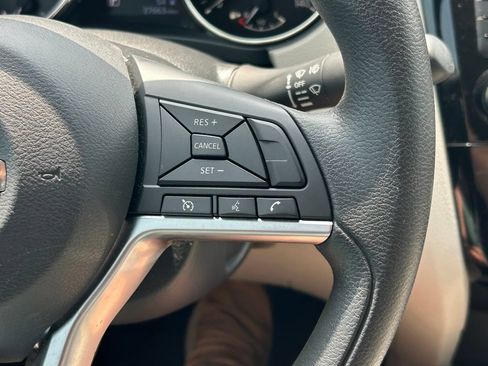 Used 2020 Nissan Rogue Sport SV FWD image 34