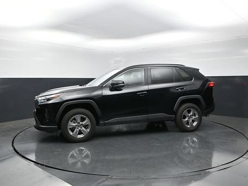 Used 2025 Toyota RAV4 XLE FWD image 3