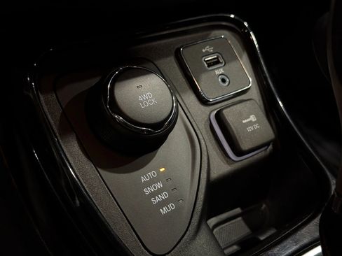 Used 2018 Jeep Compass Limited image 35