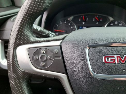 Used 2024 GMC Terrain SLE FWD image 17