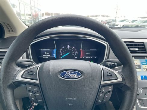 Used 2018 Ford Fusion SE image 11