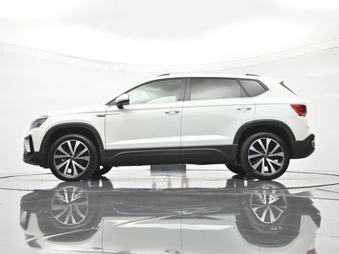 Used 2024 Volkswagen Taos SE FWD image 43