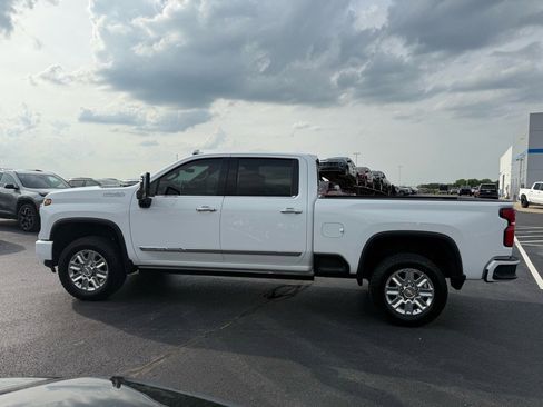 Used 2025 Chevrolet Silverado 2500 High Country w/ High Country Premium Package image 2