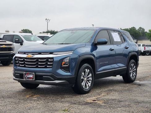 Used 2026 Chevrolet Equinox LT FWD image 3
