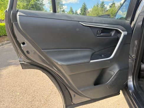 Used 2022 Toyota RAV4 LE AWD/4WD image 19