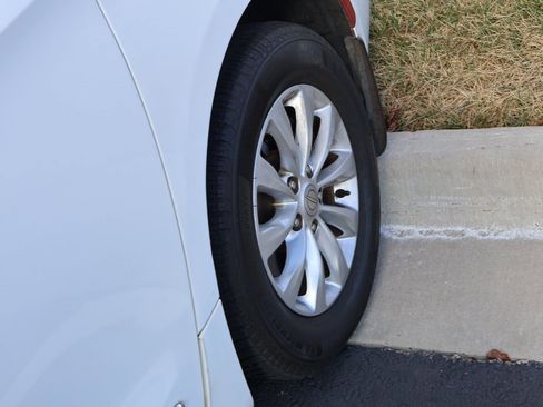 Used 2018 Chrysler Pacifica Touring-L Plus w/ Advanced Safetytec Group image 21