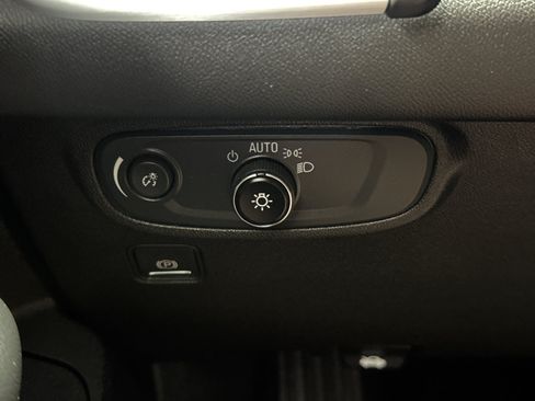 Used 2023 GMC Terrain SLE FWD image 30