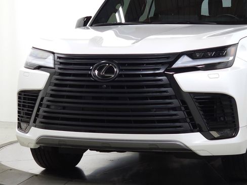 Used 2023 Lexus LX 600 4WD w/ Appearance Package image 3