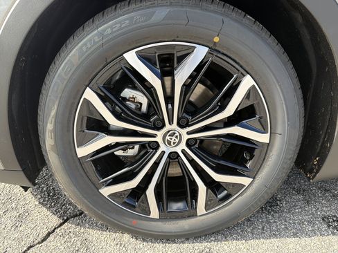 New 2026 Toyota Crown XLE image 12