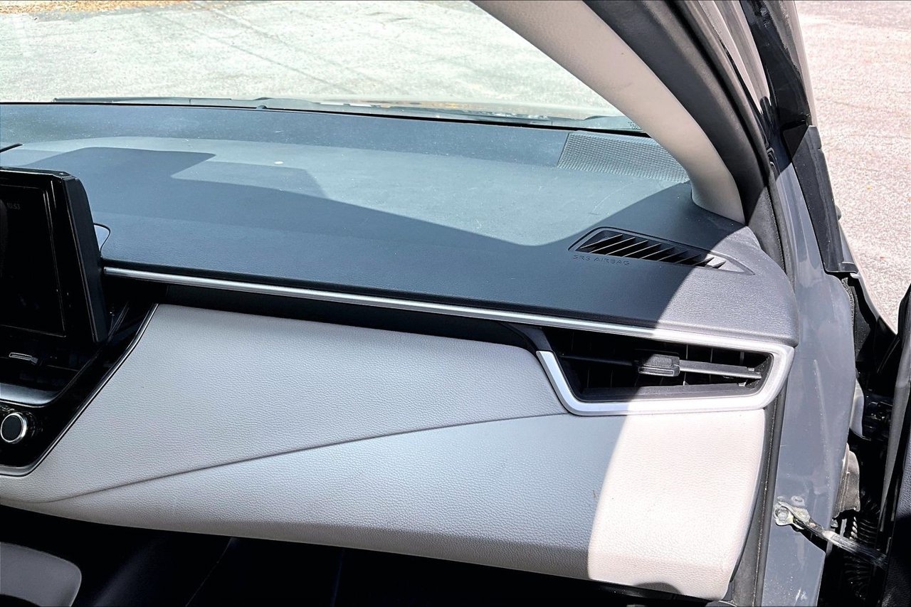 Used 2025 Toyota Corolla LE FWD image 23