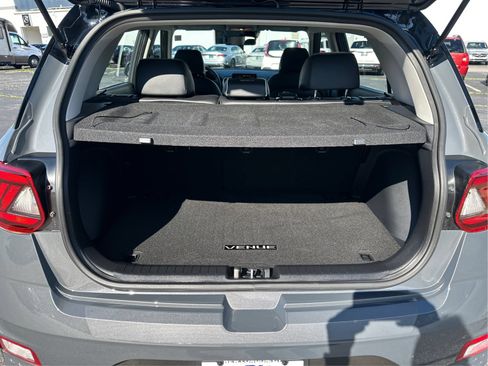 Used 2025 Hyundai Venue Limited FWD image 12