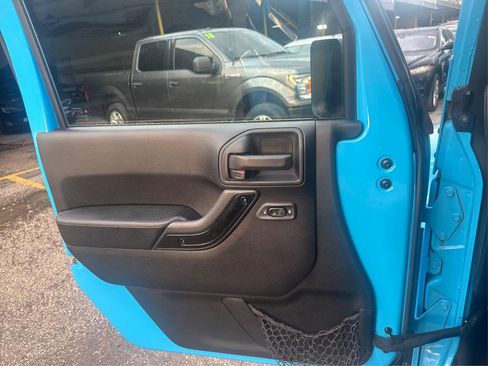 Used 2017 Jeep Wrangler Unlimited Sahara image 16