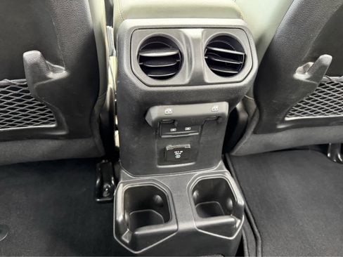 Used 2025 Jeep Gladiator Mojave AWD/4WD image 25