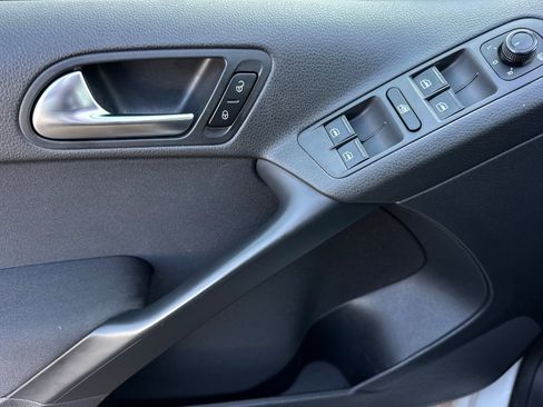 Used 2017 Volkswagen Tiguan Limited w/ Premium Package image 11