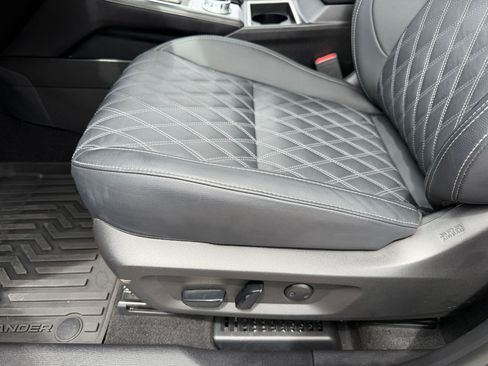 Used 2024 Mitsubishi Outlander SEL AWD/4WD image 15