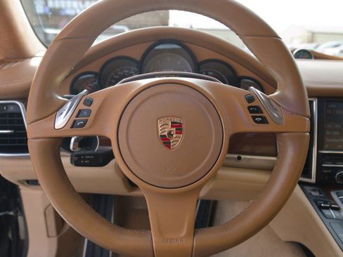 Used 2014 Porsche Panamera GTS image 21