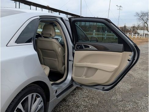 Used 2019 Lincoln MKZ Reserve image 12