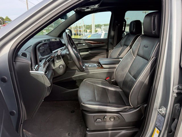 Used 2023 Cadillac Escalade Premium Luxury AWD/4WD image 16