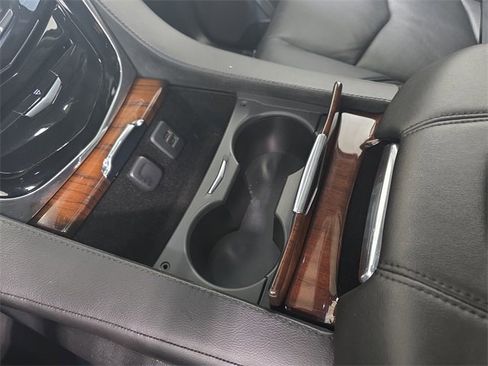 Used 2015 Cadillac Escalade Premium image 25