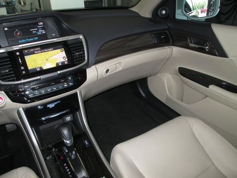 Used 2017 Honda Accord EX-L image 24